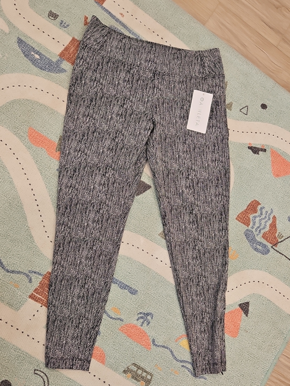 NWT Athleta Skyline Textured Tight Size L